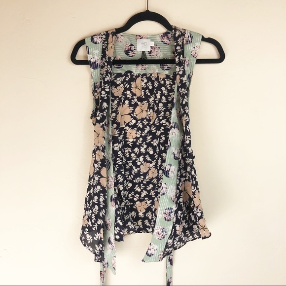 Anthropologie HD in Paris Starflower Wrap Top - Picture 6 of 8